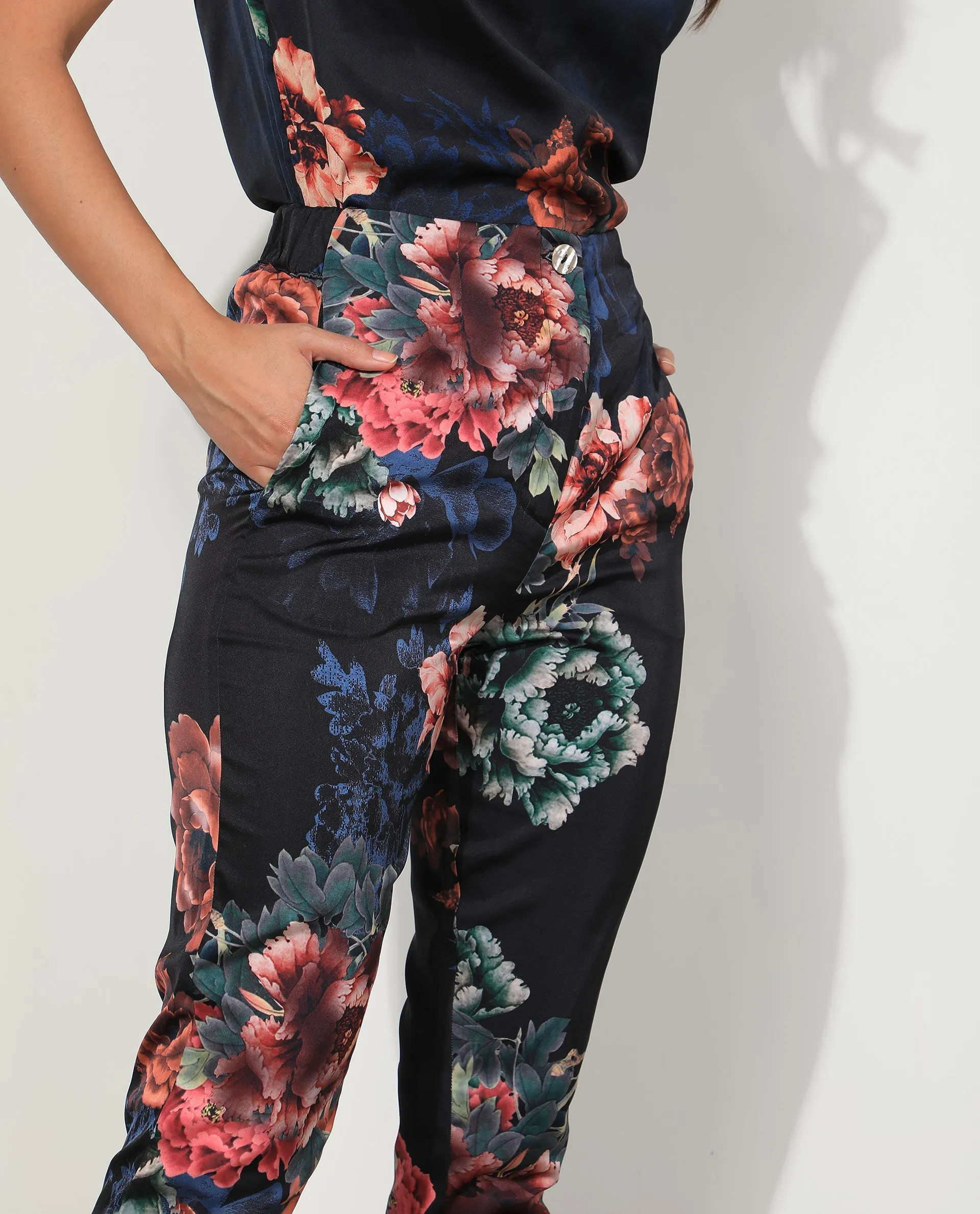 Rareism Women Wingadium Black Modal Fabric Regular Fit Floral Print Ankle Length Trousers